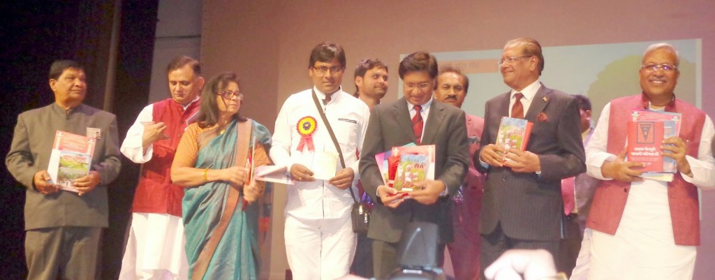 Manoj_Jee_Bhojpuri album Tasveer Zindagi Ke in Mauritius